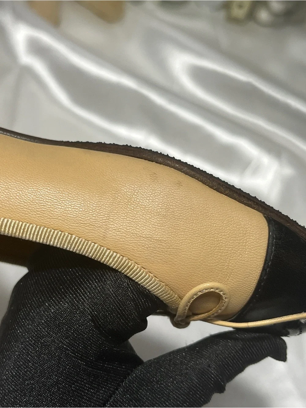 CHANEL Two-Tone Beige and Black Leather Ballet Flats with Bow